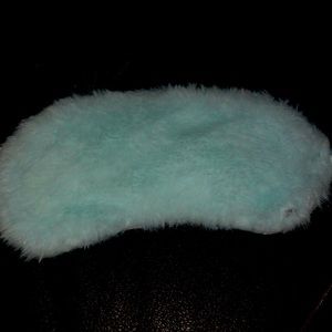 It’s a blindfold to seep in its very soft to use and it’s very good to use for u